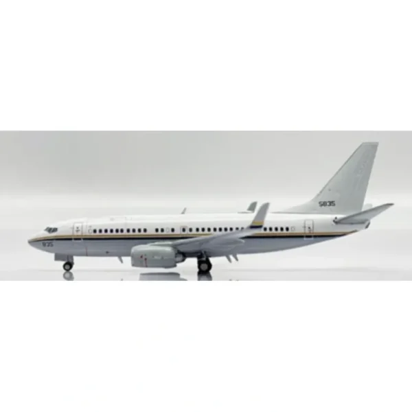 JC Wings JC4USN0074 1:400 US Navy Boeing C-40A Clipper 165835 - Miniature Marvels: Airplane Models & Painted Dice* Airplane Model