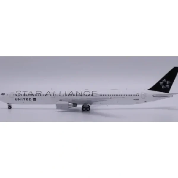 JC Wings LH4368 1:400 United Airlines Boeing 767-400ER "Star Alliance" Reg: N76055 - Miniature Marvels: Airplane Models & Painted Dice* Airplane Model
