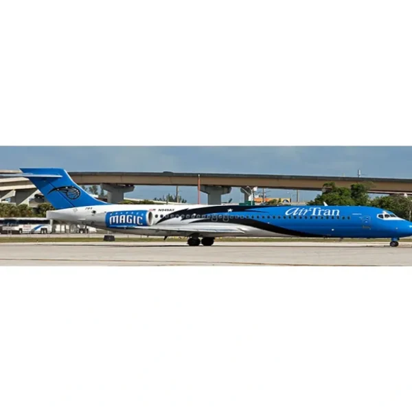 Jc Wings SA2TRS038 1:200 AirTran Airways Boeing 717-200 "Orlando Magic" SA2038 - Miniature Marvels: Airplane Models & Painted Dice* Airplane Model