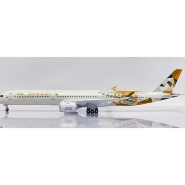 JC Wings XX20339 1:200 Etihad Airways Airbus A350-1000 "50 Years" - Miniature Marvels: Airplane Models & Painted Dice* Airplane Model