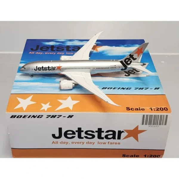 JC Wings XX2685 1:200 Jetstar Boeing 787-8 VH-VKA - Miniature Marvels: Airplane Models & Painted Dice* Airplane Model