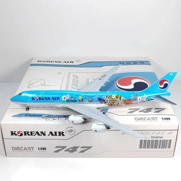 JC Wings XX40146 1:400 Korean Air Boeing 747-8 - Miniature Marvels: Airplane Models & Painted Dice* Airplane Model