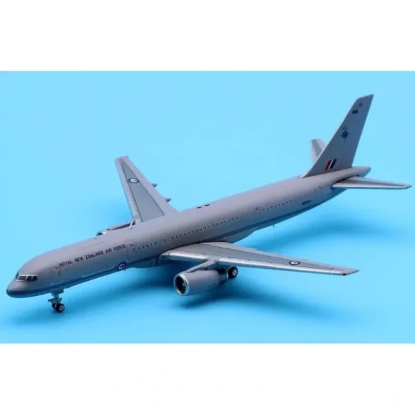 JC Wings XX4443 1:400 Royal New Zealand Air Force Boeing 757-200 NZ7571 - Miniature Marvels: Airplane Models & Painted Dice* Airplane Model