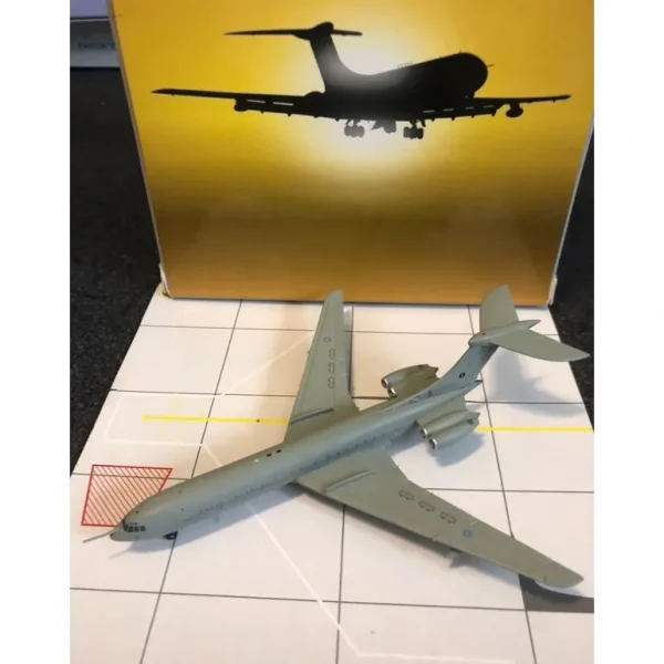 Jet-X Models 1:400 ROYAL AIR FORCE VC-10-1100 ZA140 17664 JX404 - Miniature Marvels: Airplane Models & Painted Dice* Airplane Model