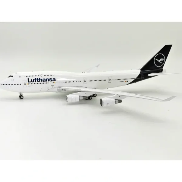 JFox JF-747-4-063 1:200 Lufthansa Boeing 747-430 D-ABVZ - Miniature Marvels: Airplane Models & Painted Dice* Airplane Model