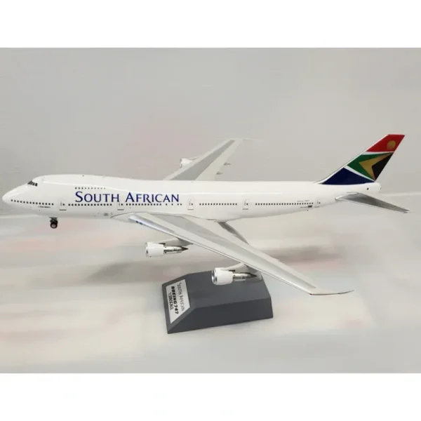 *JFox JF-747-2-032 1:200 South African Boeing 747-200 ZS-SAN - Miniature Marvels: Airplane Models & Painted Dice* Airplane Model