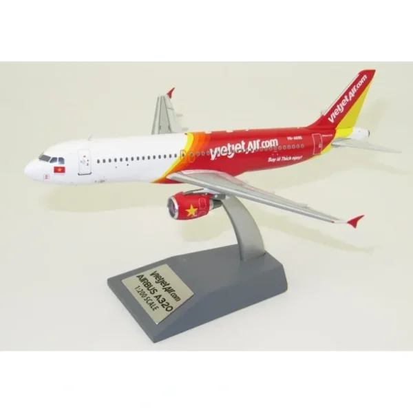 Jfox JF-A320-002 1:200 A320-200 Vietjet VN-A695 - Miniature Marvels: Airplane Models & Painted Dice* Airplane Model