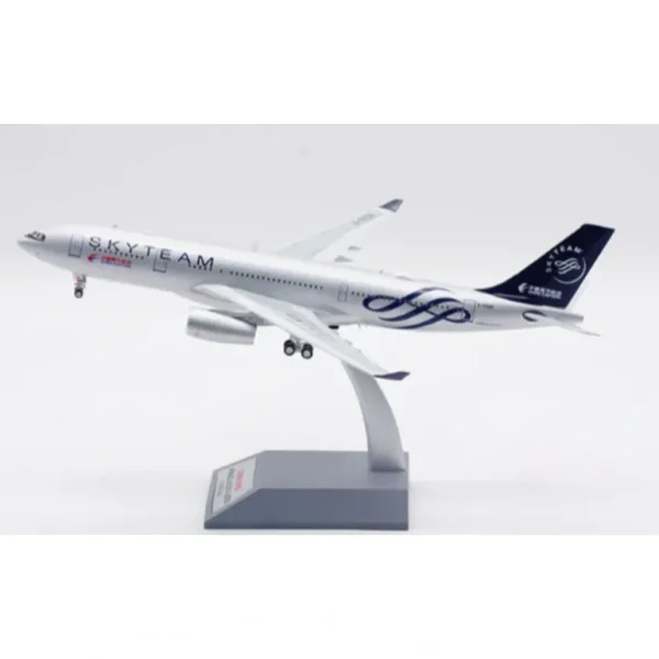 KJ Models KJ-A332-099 1:200 China Eastern Airlines Airbus A330-243 B-5908 "SkyTeam" - Miniature Marvels: Airplane Models & Painted Dice* Airplane Model