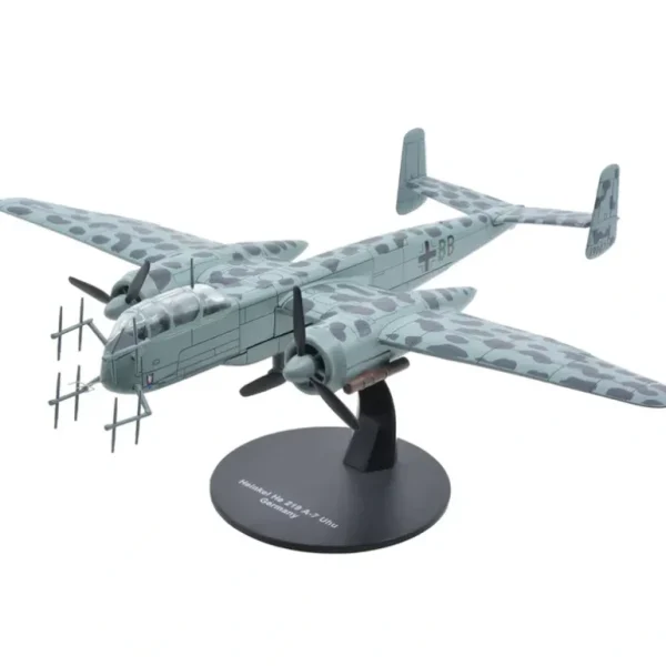 Motor City Classics 27286-00 1:72 Heinkel HE 219 A-7 UHU Germany - Miniature Marvels: Airplane Models & Painted Dice* Airplane Model
