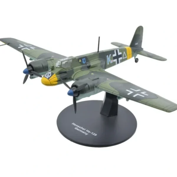 Motor City Classics 27285-42 1:72 Henschel HS 129 Germany 1942 - Miniature Marvels: Airplane Models & Painted Dice* Airplane Model