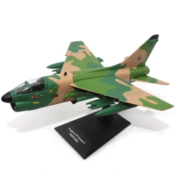 Motor City Classics 27293-65 1:72 Vought A-7P Corsair II - Miniature Marvels: Airplane Models & Painted Dice* Airplane Model