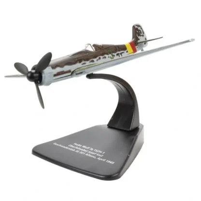 Oxford AC028 1:72 Focke-Wulf Ta-152 Luftwaffe Stab./JG 301, Josef Keil, Alteno, Germany, April 1945 - Miniature Marvels: Airplane Models & Painted Dice* Airplane Model