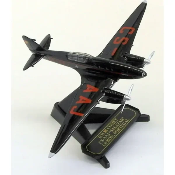 Oxford 72COM005 de Havilland Comet CS-AAJ Salazar - Miniature Marvels: Airplane Models & Painted Dice* Airplane Model