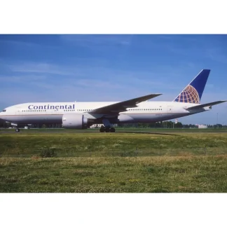 Phoenix 04593 1:400 Continental Boeing 777-200ER N76010 - Miniature Marvels: Airplane Models & Painted Dice* Airplane Model