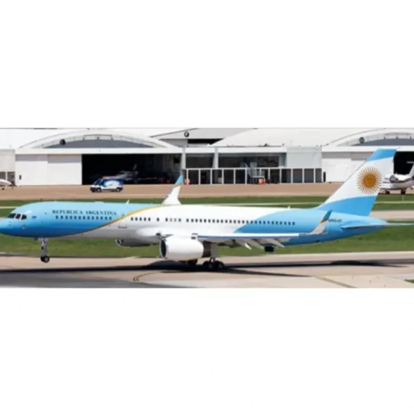 New Pre-Order JC Wings LH2GOV446 1:200 Argentina Air Force Boeing 757-200 - Miniature Marvels: Airplane Models & Painted Dice Airplane Model