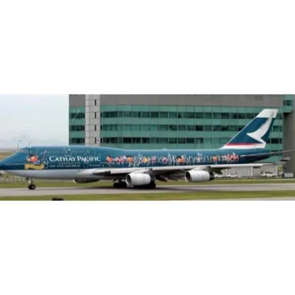 Outlet Pre-Order JC Wings SA4062A 1:400 Cathay Pacific Boeing 747-400 "Spirit of Hong Kong" Reg: B-HOX "Flaps Down" - Miniature Marvels: Airplane Models & Painted Dice Airplane Model