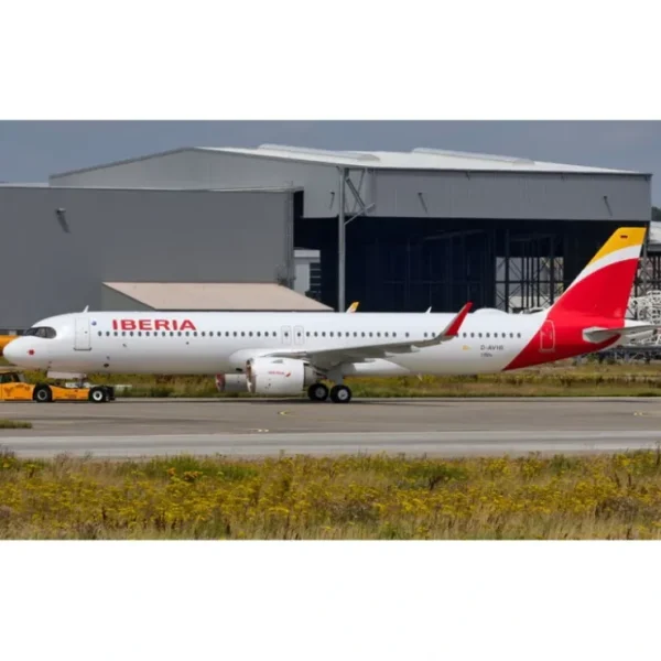 Cheap Pre-Order Phoenix 11925 1:400 Iberia A321neo EC-OIL - Miniature Marvels: Airplane Models & Painted Dice Airplane Model
