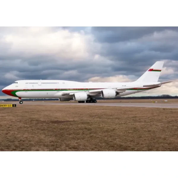 Hot Pre-Order Phoenix 11933 1:400 Oman Royal Flight B747-8 BBJ A4O-HMS - Miniature Marvels: Airplane Models & Painted Dice Airplane Model