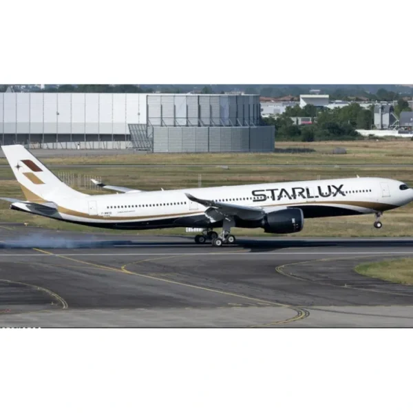Cheap Pre-Order Phoenix 11928 1:400 Starlux A330-900neo B-58305 - Miniature Marvels: Airplane Models & Painted Dice Airplane Model