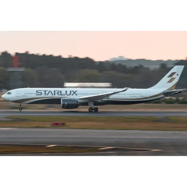 Online Pre-Order Phoenix 11927 1:400 Starlux A330-900neo B-58303 - Miniature Marvels: Airplane Models & Painted Dice Airplane Model