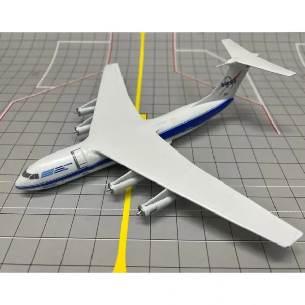 Fashion Sky Classics 1:200 C-141A Starlifter Nasa - Miniature Marvels: Airplane Models & Painted Dice Airplane Model