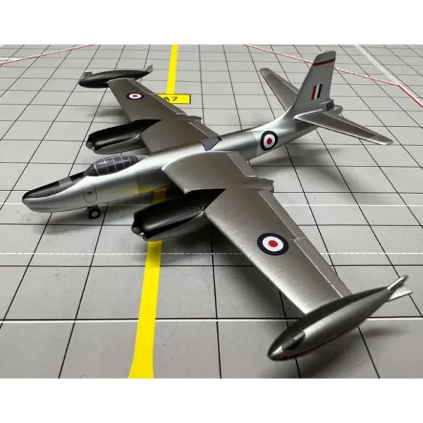 Outlet Sky Classics 1:200 RB-45C Tornado RAF Sculthorpe, RAF - Miniature Marvels: Airplane Models & Painted Dice Airplane Model