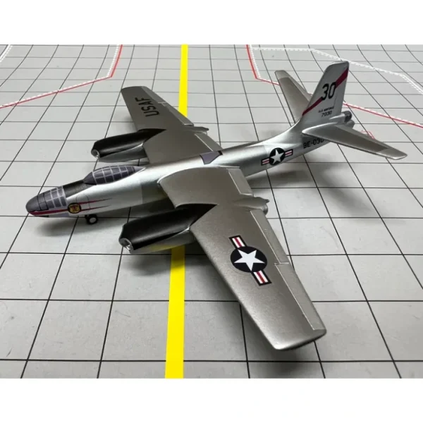Discount Sky Classics 1:200 USAF B-45 84th BS Sculthorpe 1955 - Miniature Marvels: Airplane Models & Painted Dice Airplane Model