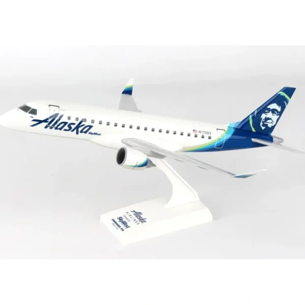 Flash Sale SkyMarks SKR904 1:100 Alaska E175 Skywest New Livery N170SY - Miniature Marvels: Airplane Models & Painted Dice Airplane Model