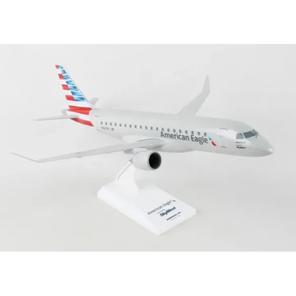 Store Skymarks SKR1132 1:100 American Airlines/Skywest ERJ-175 - Miniature Marvels: Airplane Models & Painted Dice Airplane Model