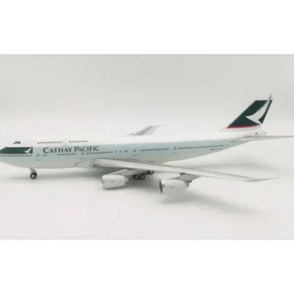 *WB Models WB-747-3-006 1:200 Cathay Pacific Boeing 747-300 - Miniature Marvels: Airplane Models & Painted Dice* Airplane Model