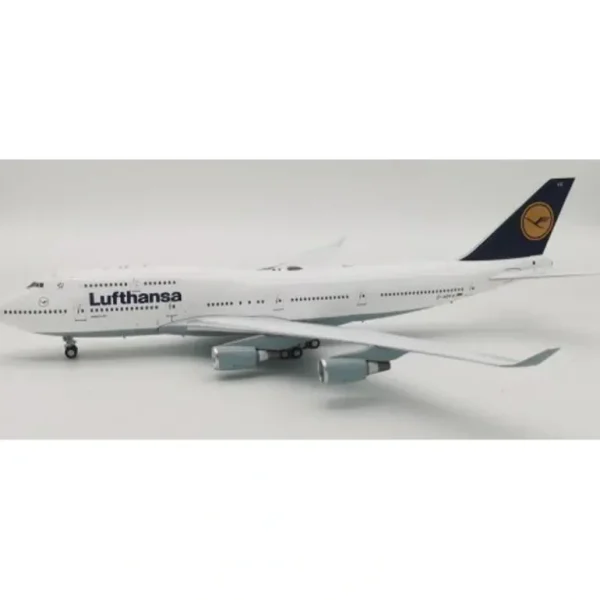 *WB Models WB-747-4-060 1:200 Lufthansa Boeing 747-400 - Miniature Marvels: Airplane Models & Painted Dice* Airplane Model