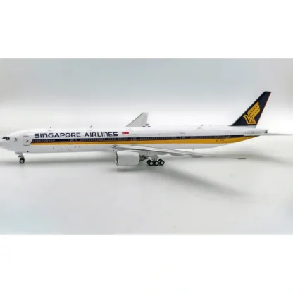 Fashion WB Models WB-777-3-020 1:200 Singapore Airlines 9V-SYG - Miniature Marvels: Airplane Models & Painted Dice Airplane Model