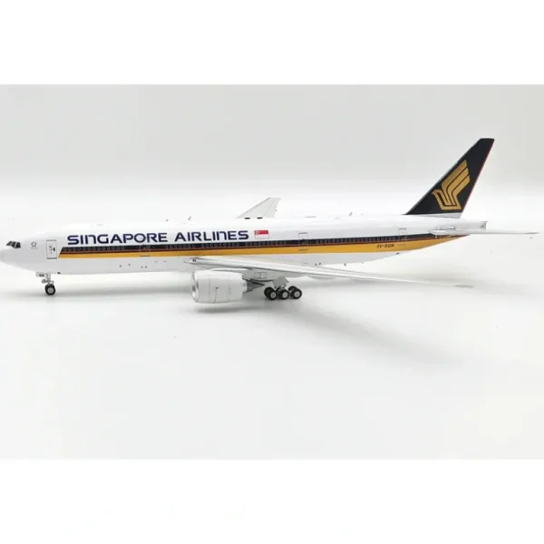 WB Models WB-777-2-002 1:200 Singapore Airlines Boeing 777-212ER - Miniature Marvels: Airplane Models & Painted Dice* Airplane Model